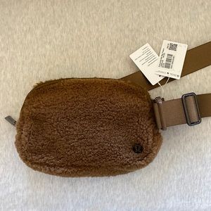 NWT Lululemon Everywhere Belt Bag